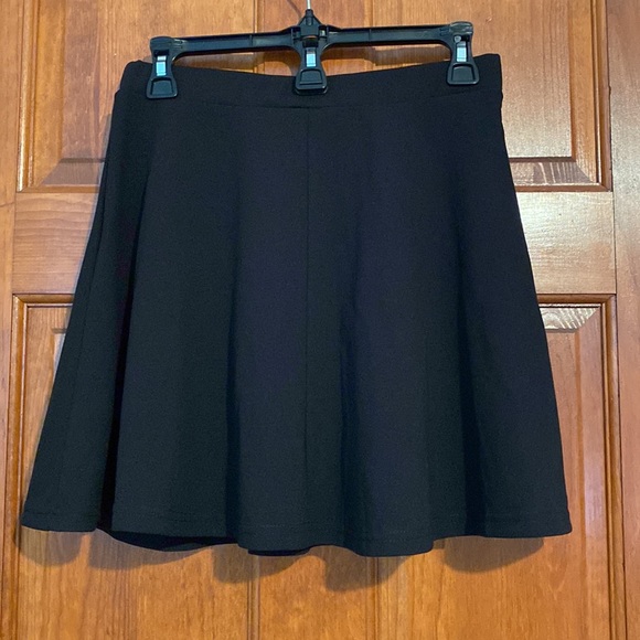 SHEIN Black Keyhole Back Mock Neck Crop Top & Skirt Set - Picture 8 of 10